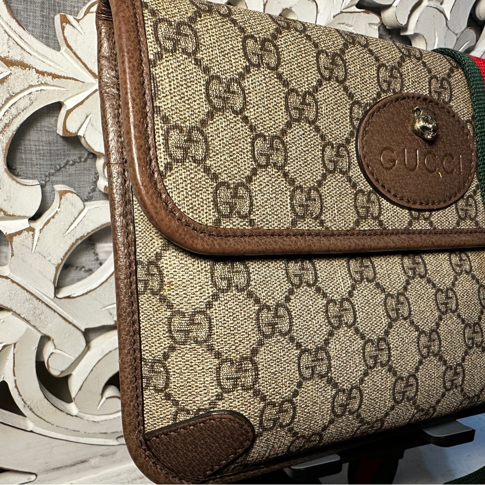 Gucci Accessory Collection GG Monogram Crossbody Shoulder Bag - Picture 3 of 8